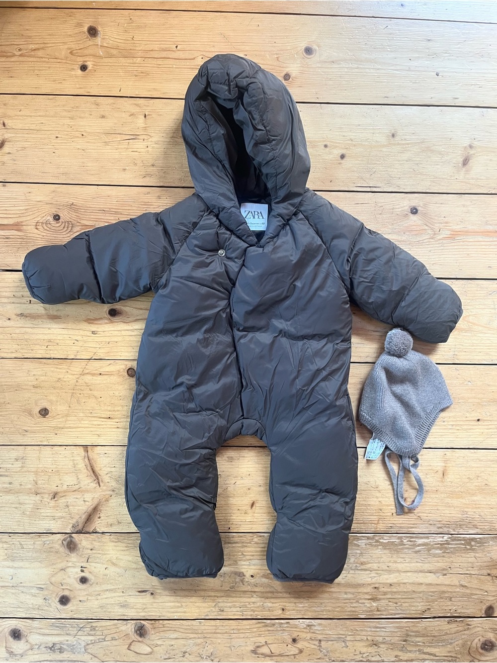 Zara infant snowsuit 1-3m (+ bonus hat!)